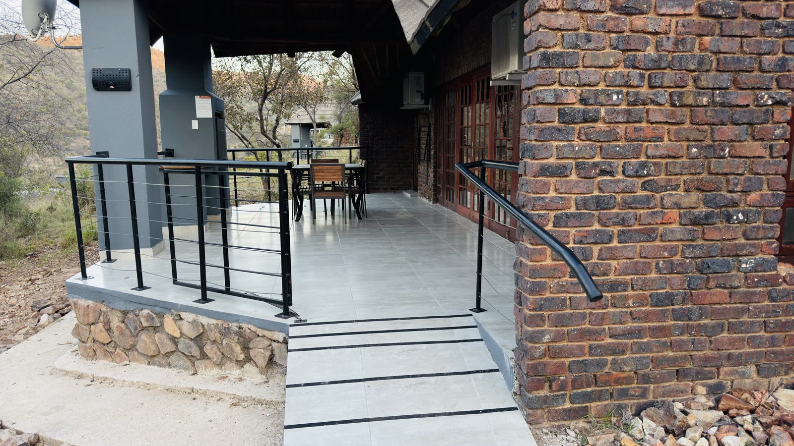 Mabalingwe Kubu Camp unit 77 entrance approach with railings