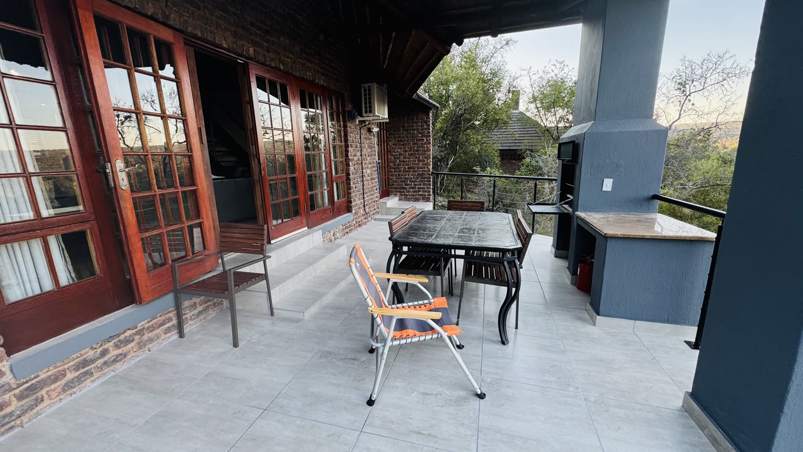 Mabalingwe Kubu Camp unit 80 veranda and entrance approach