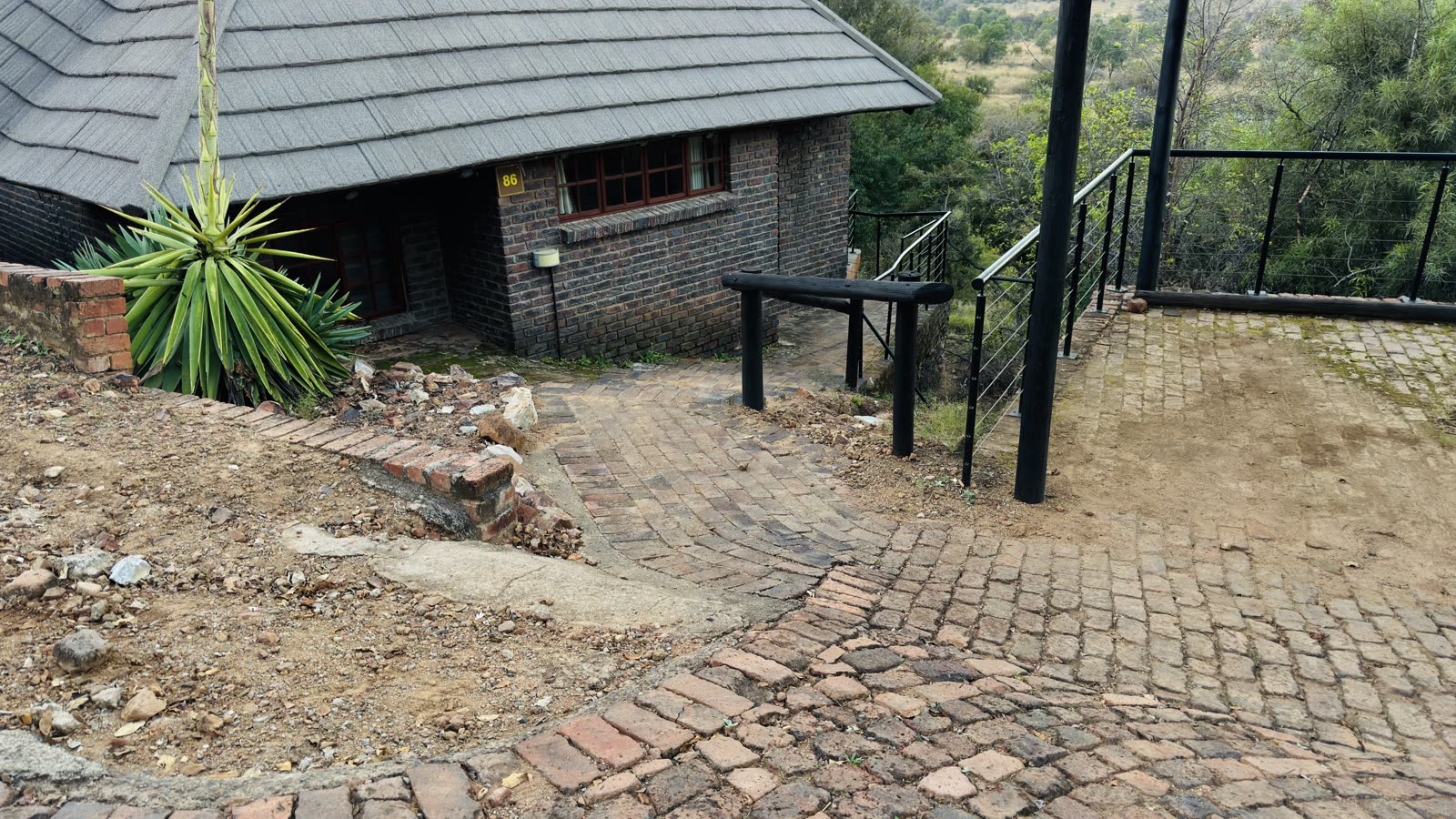 Mabalingwe Kubu Camp unit 86 steps and approach