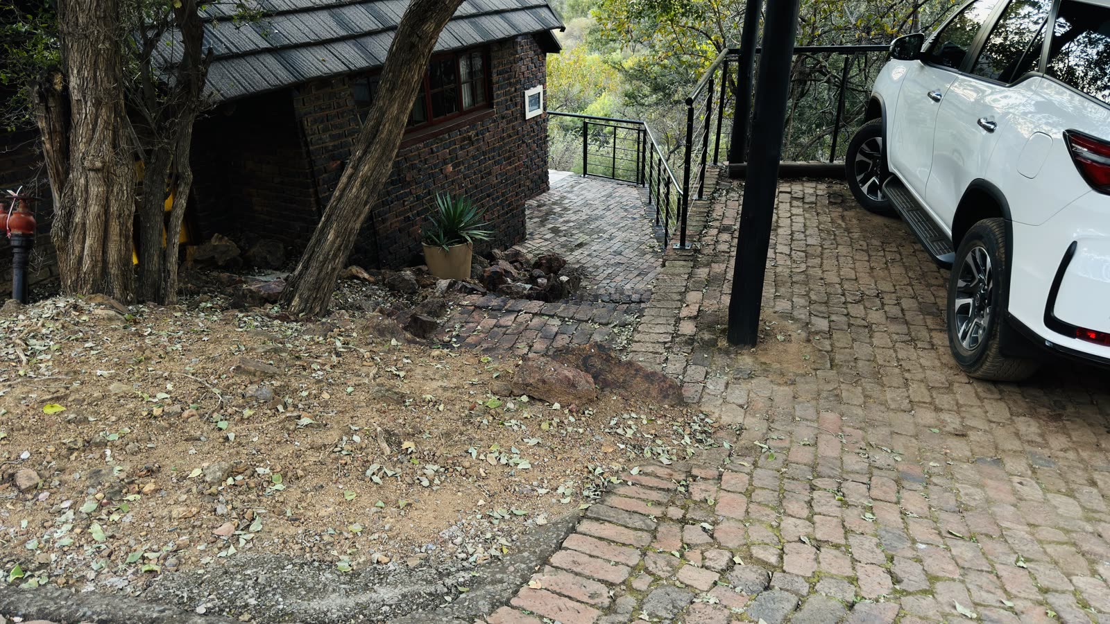 Mabalingwe Kubu Camp unit 87 steps and rough approach