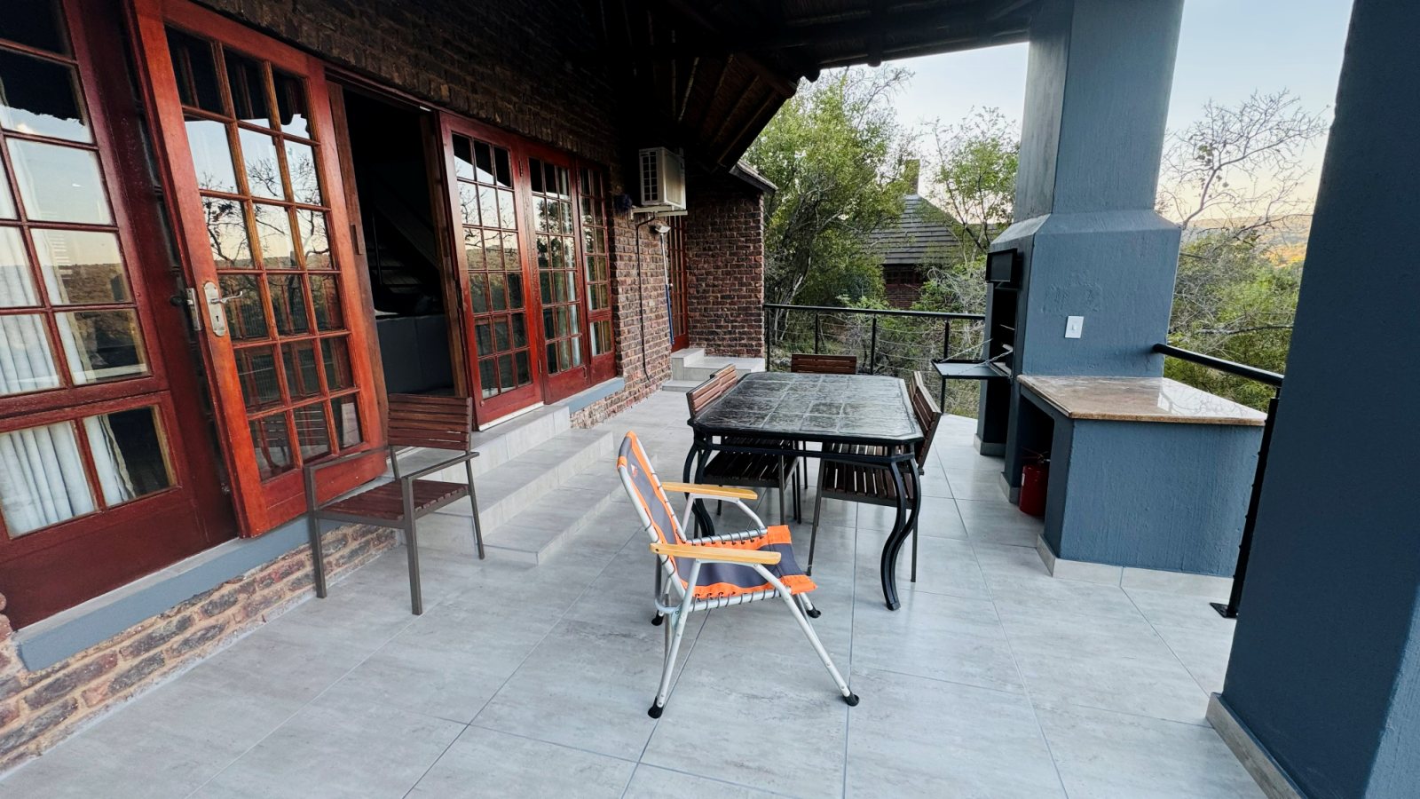Mabalingwe self-catering unit veranda and braai area
